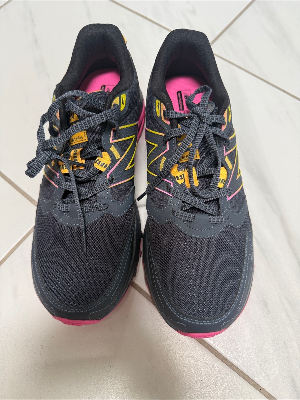 New Balance 410 trail runners Black Sneakers with Yellow & Pink Accents - Picture 4 of 7